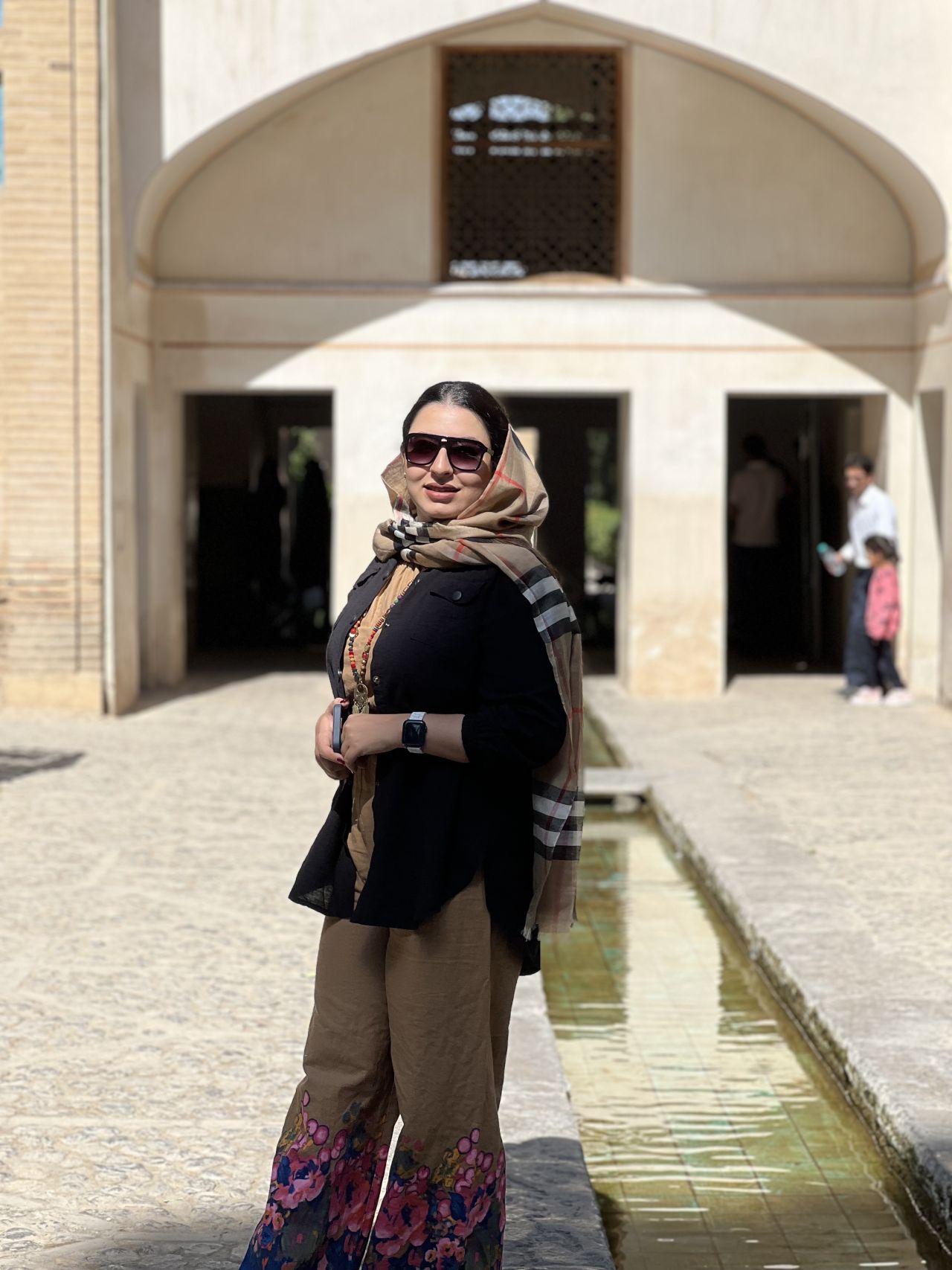 نرگس رضاوند