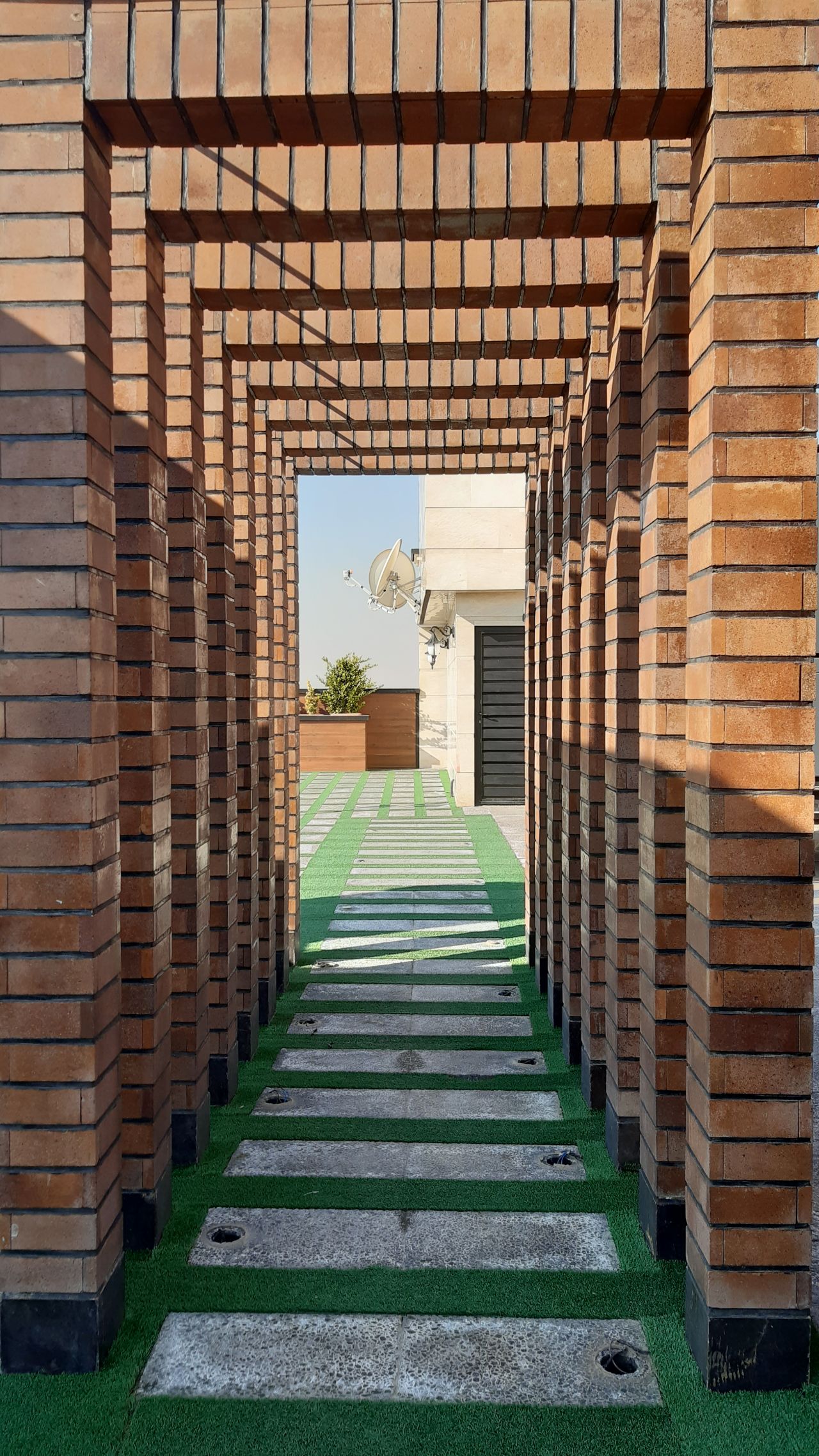 https://app.punto.ir/storage/attachments/project/01JSG8WNQWEG59406F7F8P11A21745376663.jpg